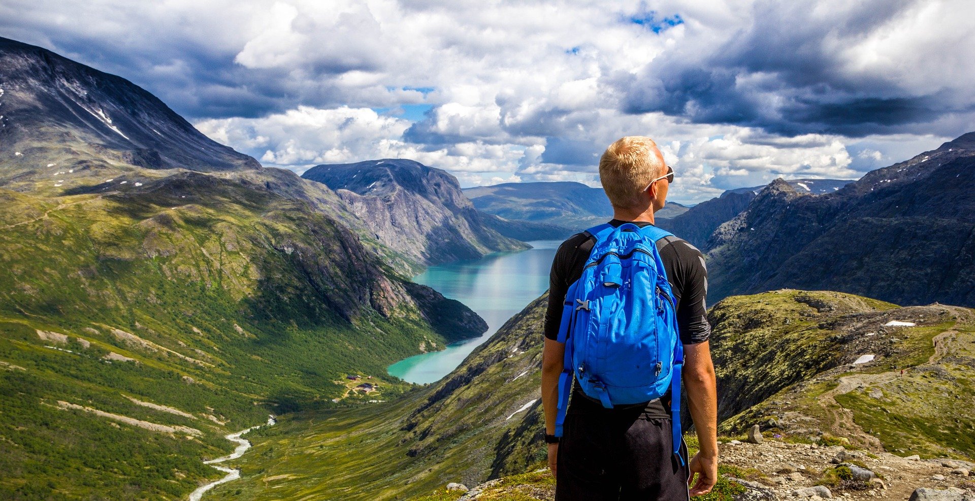 4 Reasons to Add Hiking to Your Fitness Routine